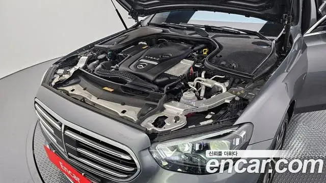 Mercedes-Benz E-Class 2021 — Photo 3/20