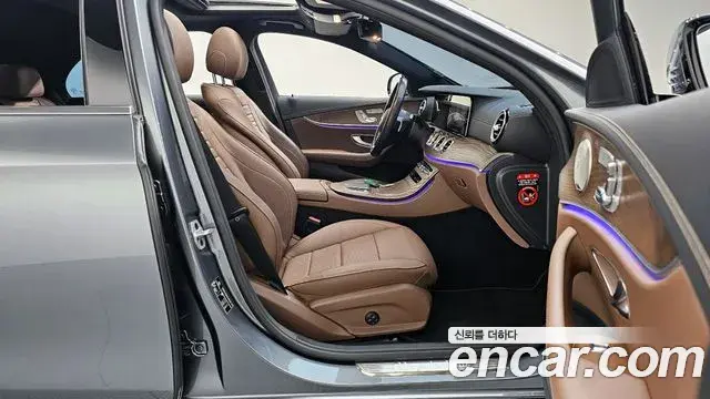 Mercedes-Benz E-Class 2021 — Photo 4/20