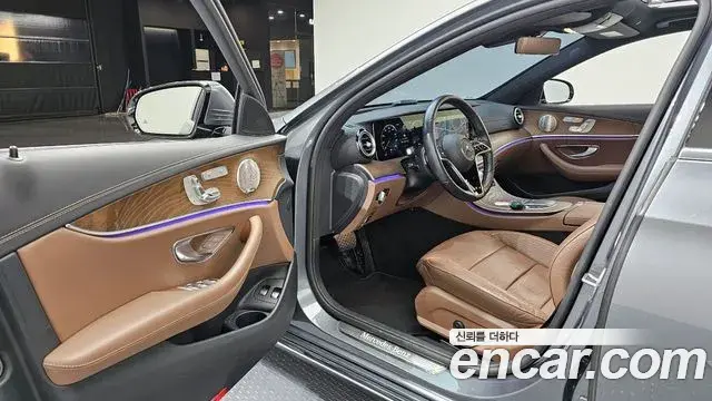Mercedes-Benz E-Class 2021 — Photo 10/20
