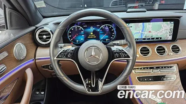 Mercedes-Benz E-Class 2021 — Photo 6/20