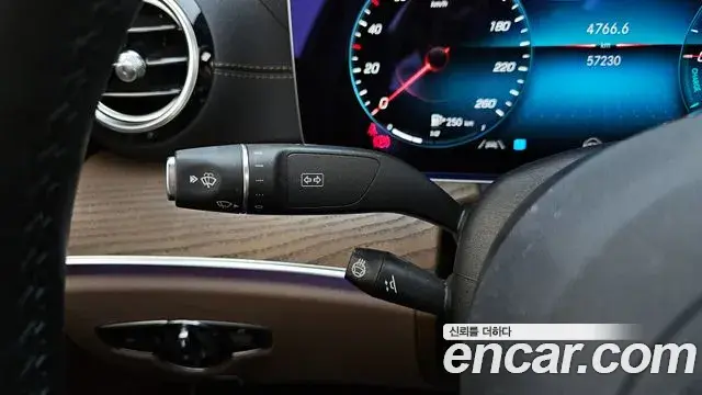 Mercedes-Benz E-Class 2021 — Photo 11/20