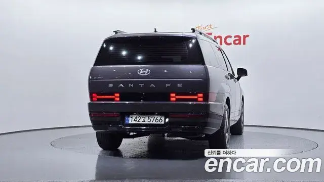 Hyundai Santa Fe 2023 — ფოტო 9/20