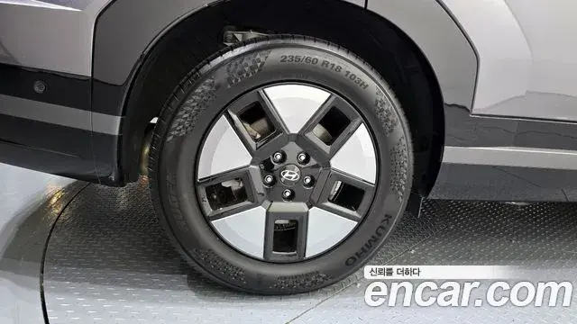 Hyundai Santa Fe 2023 — ფოტო 2/20