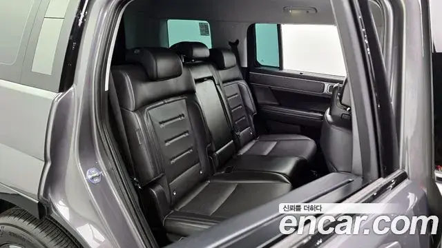 Hyundai Santa Fe 2023 — ფოტო 16/20