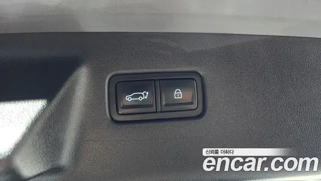 Hyundai Santa Fe 2023 — ფოტო 11/20