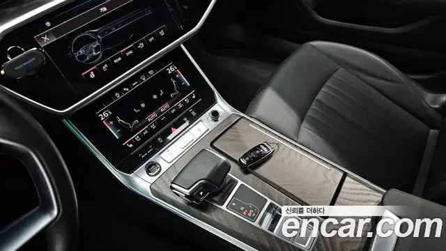 Audi A6 2022 — ფოტო 17/20