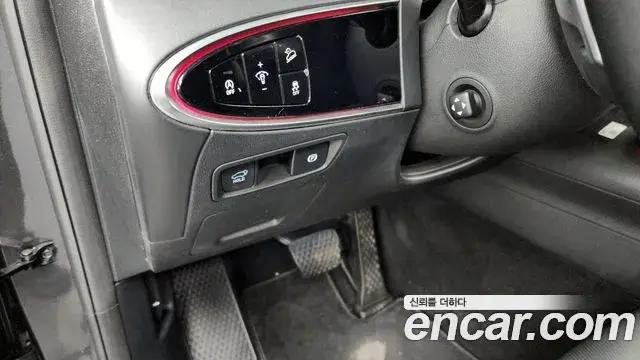 Genesis GV70 2021 — ფოტო 8/20
