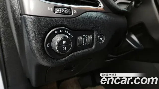 Jeep Cherokee 2022 — Фото 16/20