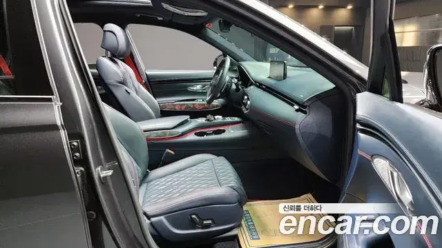 Genesis GV70 2021 — ფოტო 13/20