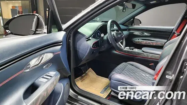 Genesis GV70 2021 — ფოტო 16/20