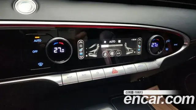 Genesis GV70 2021 — ფოტო 19/20