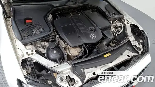 Mercedes-Benz E-Class 2018 — Şəkil 19/20