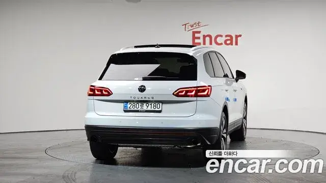 Volkswagen Touareg 2023 — Photo 12/20
