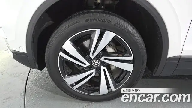 Volkswagen Touareg 2023 — Photo 10/20