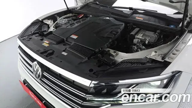 Volkswagen Touareg 2023 — Photo 16/20