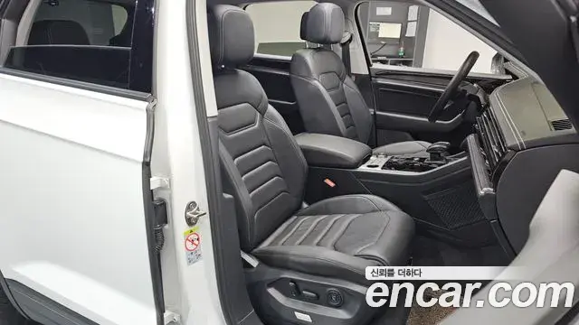 Volkswagen Touareg 2023 — Photo 1/20