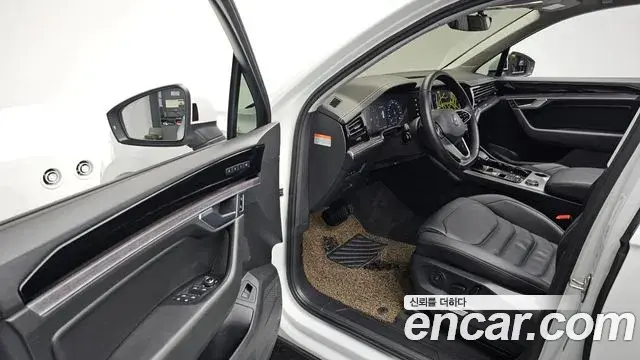 Volkswagen Touareg 2023 — Photo 5/20