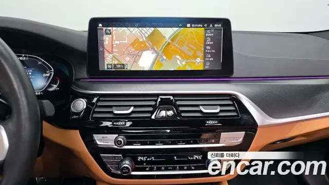 BMW 5 Series 2022 — Photo 19/20