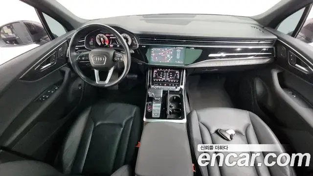 Audi Q7 2021 — Photo 5/20