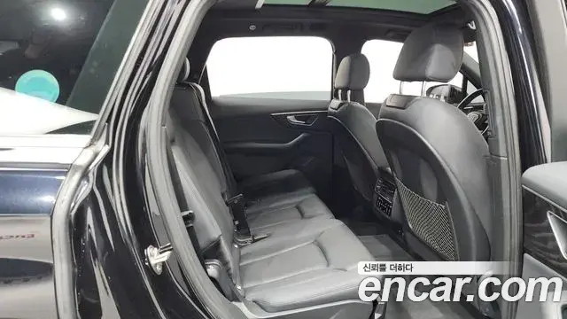 Audi Q7 2021 — Photo 10/20