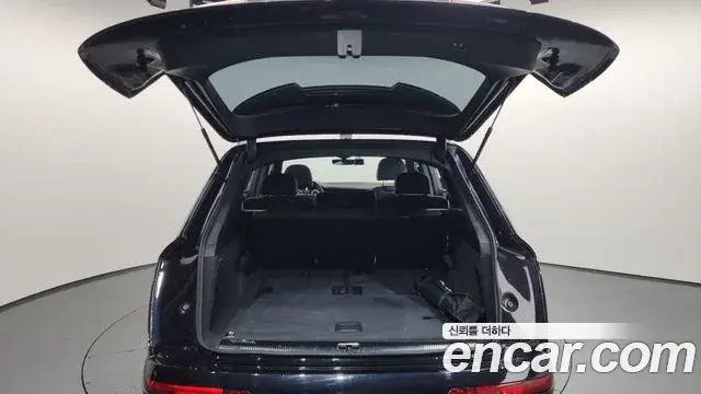 Audi Q7 2021 — Photo 18/20