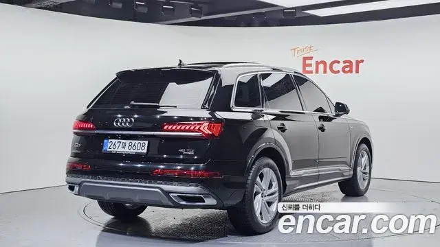 Audi Q7 2022 — Photo 18/20