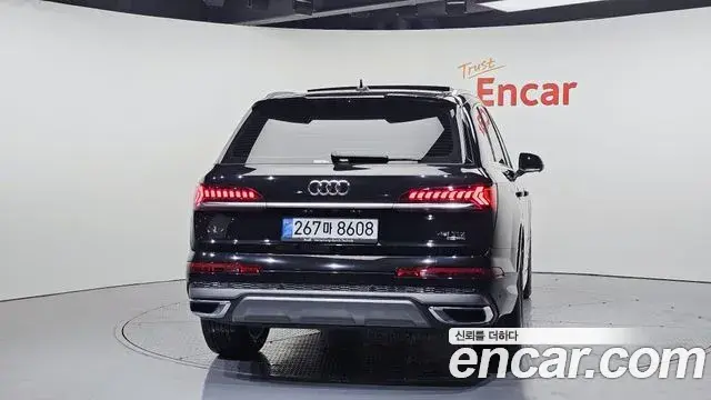 Audi Q7 2022 — Photo 6/20