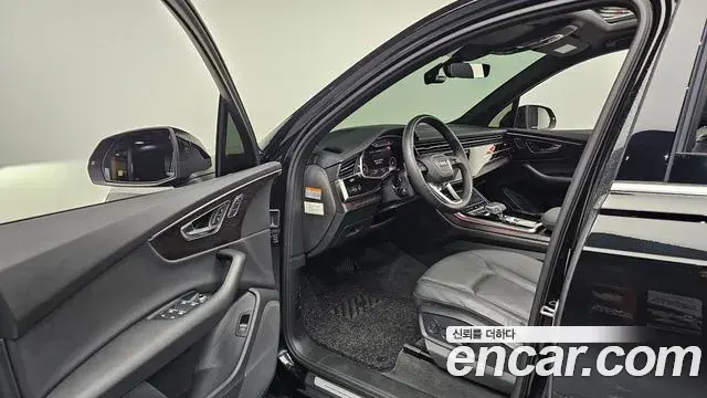 Audi Q7 2022 — Photo 8/20