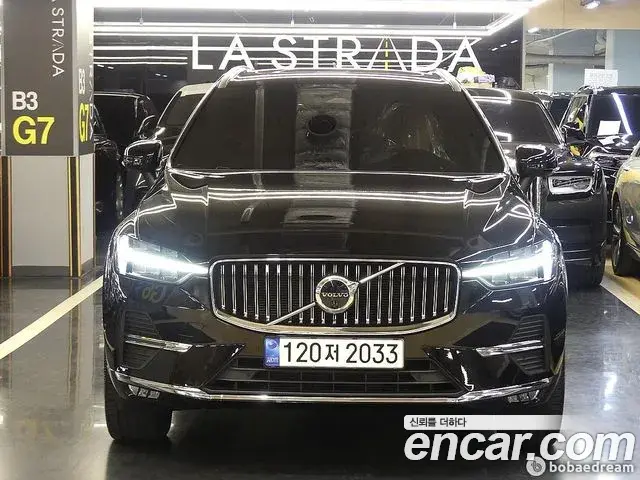 Volvo XC60 2022 — ფოტო 7/20