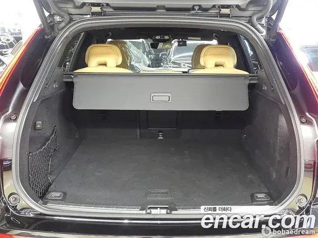 Volvo XC60 2022 — ფოტო 15/20