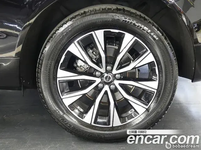 Volvo XC60 2022 — ფოტო 6/20