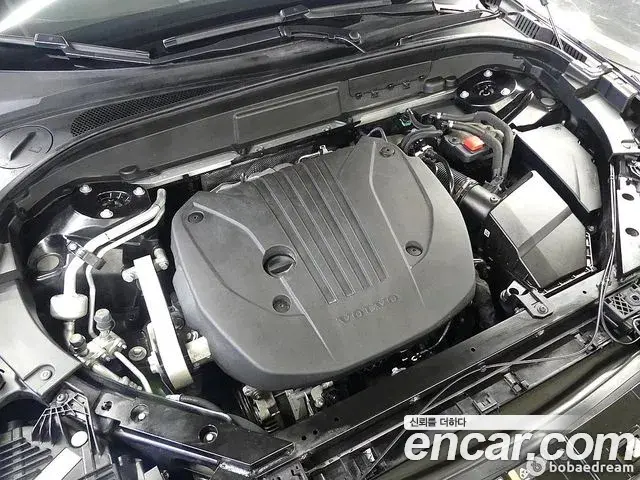 Volvo XC60 2022 — ფოტო 13/20