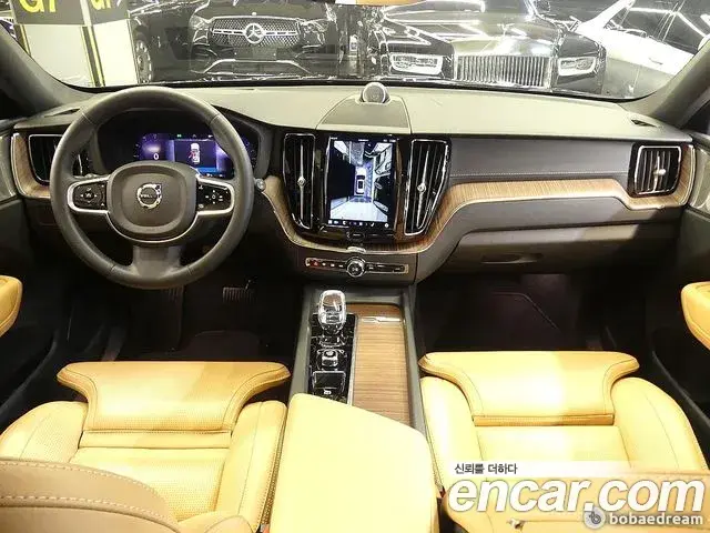 Volvo XC60 2022 — ფოტო 4/20