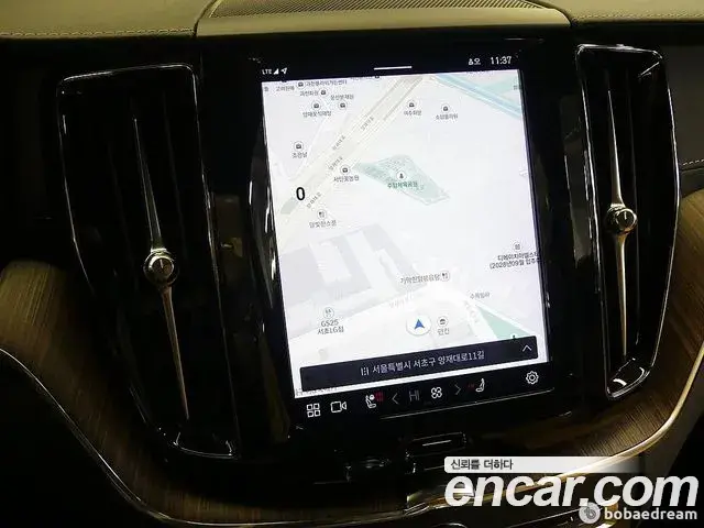 Volvo XC60 2022 — ფოტო 5/20
