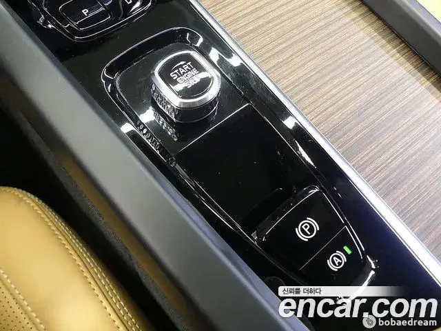 Volvo XC60 2022 — ფოტო 19/20