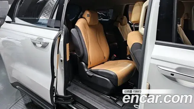 Kia Carnival 2023 — Photo 12/20