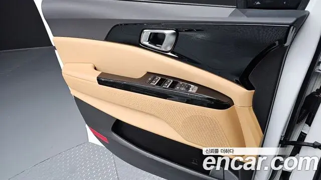 Kia Carnival 2023 — Photo 15/20