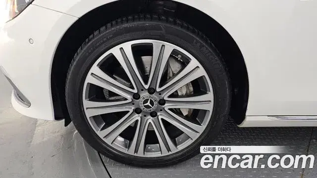 Mercedes-Benz E-Class 2021 — Photo 4/20