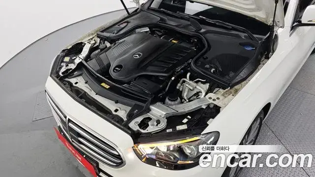 Mercedes-Benz E-Class 2021 — Photo 18/20