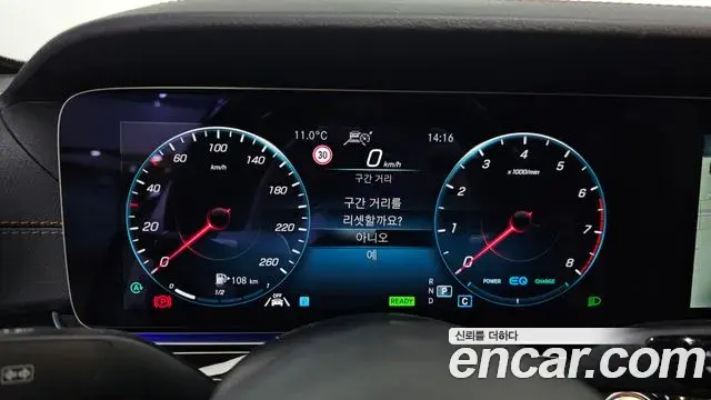 Mercedes-Benz E-Class 2021 — Photo 12/20