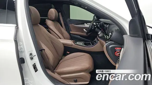 Mercedes-Benz E-Class 2021 — Photo 15/20