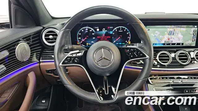 Mercedes-Benz E-Class 2021 — Photo 17/20