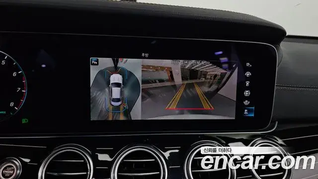 Mercedes-Benz E-Class 2021 — Photo 9/20