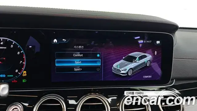 Mercedes-Benz E-Class 2021 — Photo 3/20