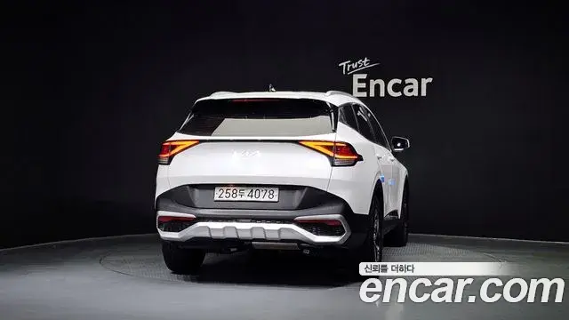 Kia Sportage 2022 — ფოტო 16/20