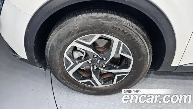 Kia Sportage 2022 — ფოტო 19/20