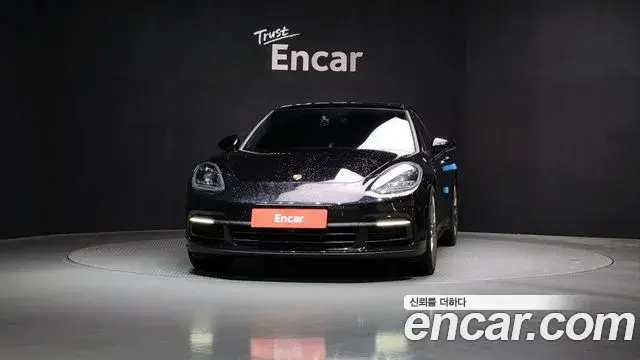 Porsche Panamera 2018 — Фото 3/20