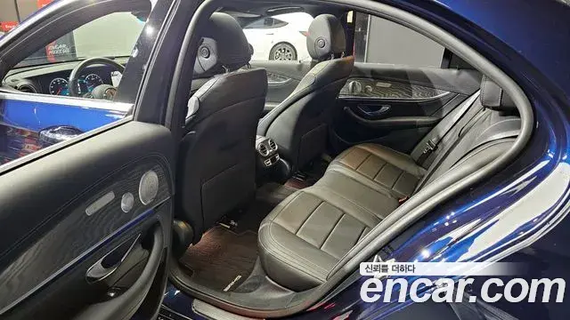 Mercedes-Benz E-Class 2020 — Фото 11/20