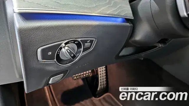 Mercedes-Benz E-Class 2020 — Фото 15/20