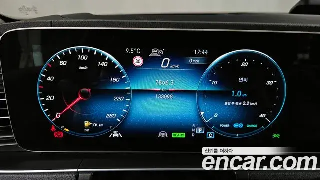 Mercedes-Benz GLE-Class 2023 — Photo 10/20
